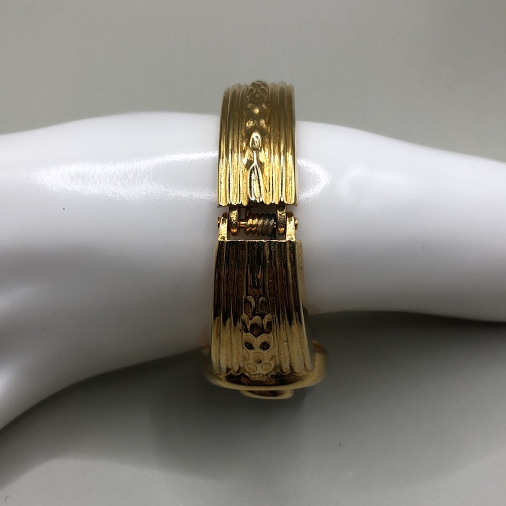 Vintage infinity knots statement style clamper bracelet gold costume jewelry - Picture 7 of 8